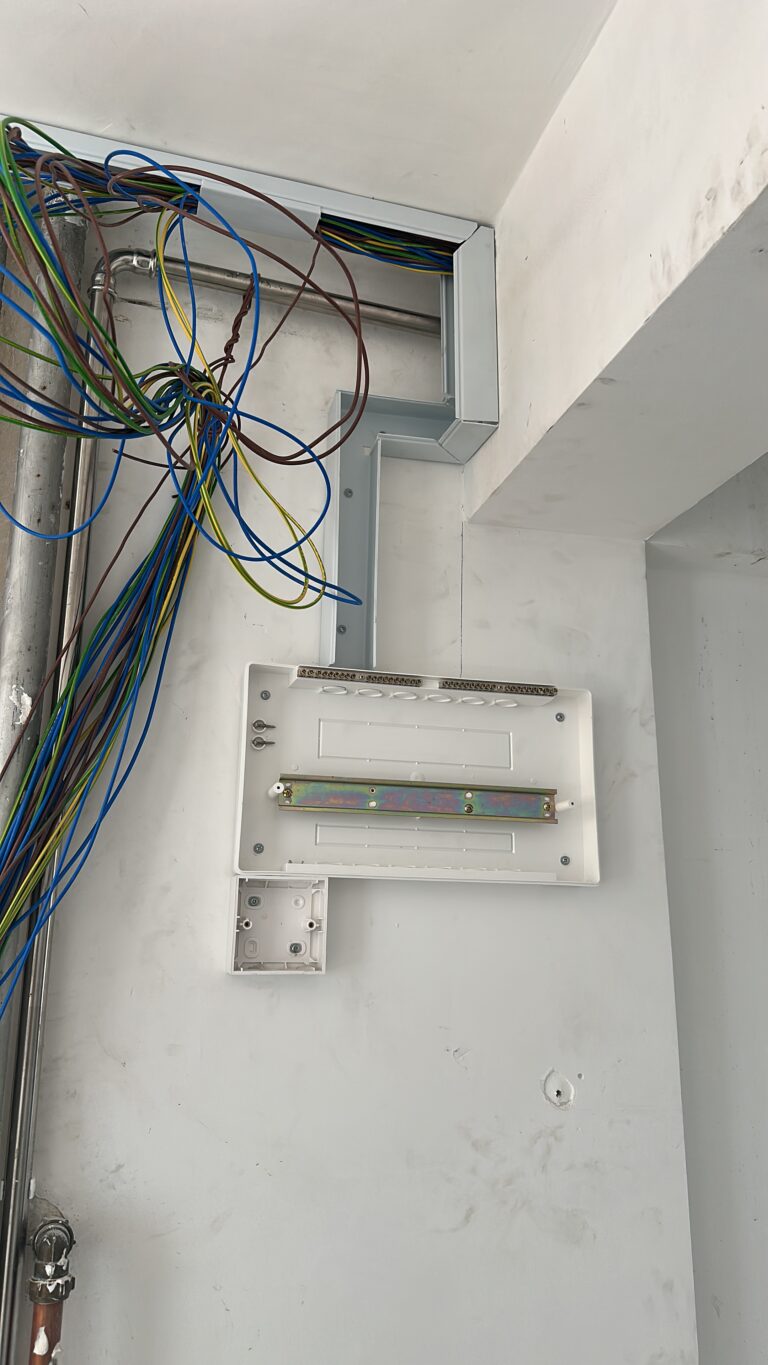 7856F9E6-F885-4692-8B81-7650A3CC13E1